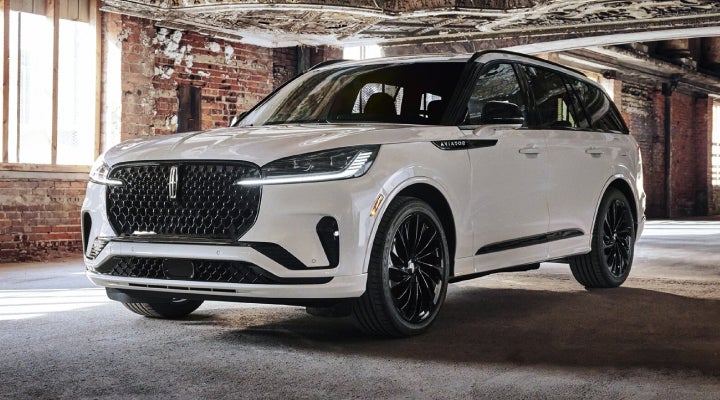 A 2026 Lincoln Aviator® SUV is shown with the available Jet Appearance Package. | Dave Sinclair Lincoln in Ballwin MO