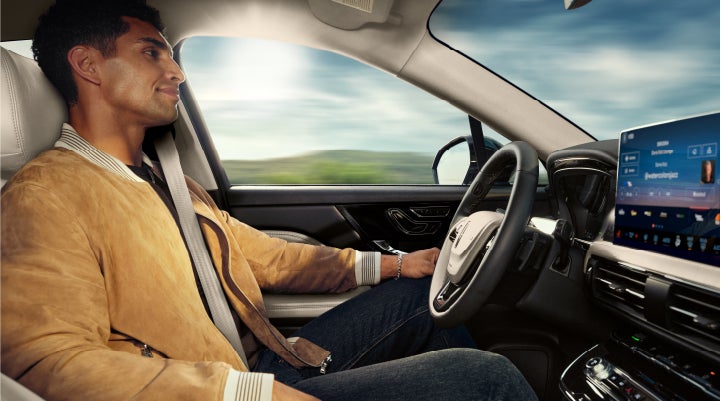A person is shown using Lincoln BlueCruise hands-free highway driving technology on a divided highway in a hands-free Blue Zone. | Dave Sinclair Lincoln in Ballwin MO