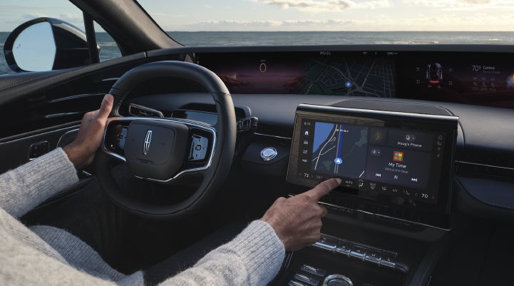 The driver of a 2026 Lincoln Nautilus® SUV interacts with the new Lincoln Digital Experience. | Dave Sinclair Lincoln in Ballwin MO