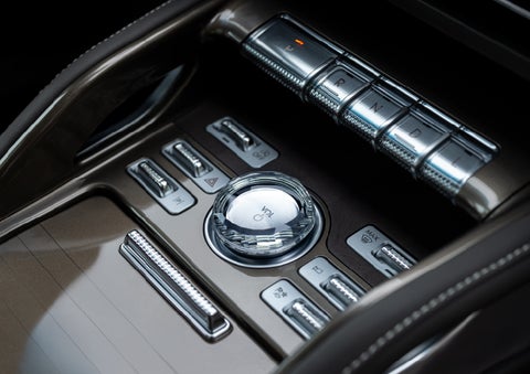 A crystal-inspired volume knob is shown in the center floor console of a 2026 Lincoln Nautilus® SUV. | Dave Sinclair Lincoln in Ballwin MO