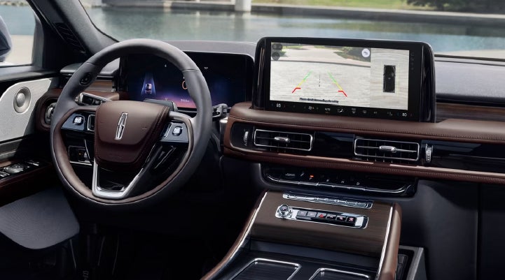 The backup camera of the 2027 Lincoln Aviator® SUV is displayed on screen. | Dave Sinclair Lincoln in Ballwin MO